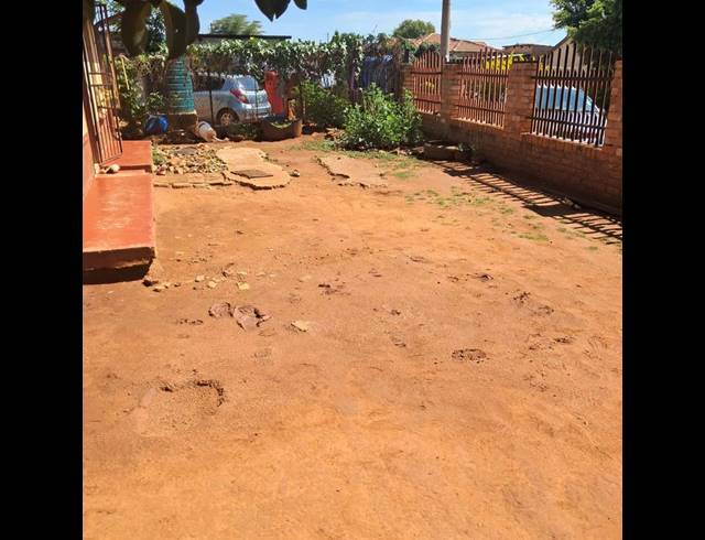 2 BEDROOM HOUSE FOR SALE IN BOITEKONG EXT 1